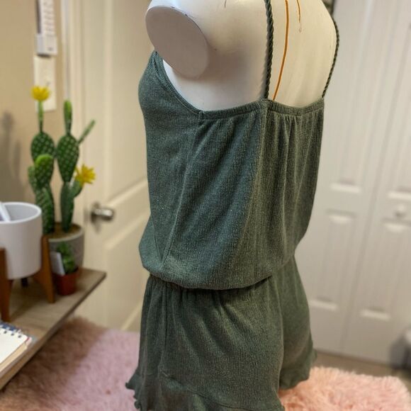 Romper  - Picture 3 of 4